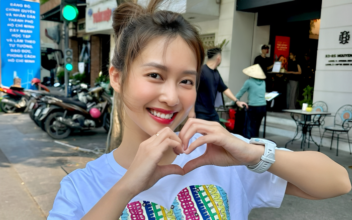 Khả Ngân rất đam mê thể thao, cô thử sức với chạy bộ và nhiều bộ môn khác.