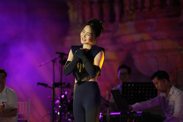 Hương Tràm tự tin diện đồ bó sát giữa loạt tin đồn thất thiệt về cuộc sống đời tư. Ảnh: FBNV