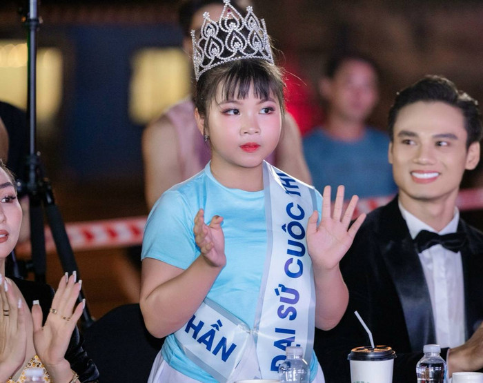 Mẫu nhí Thùy Linh.