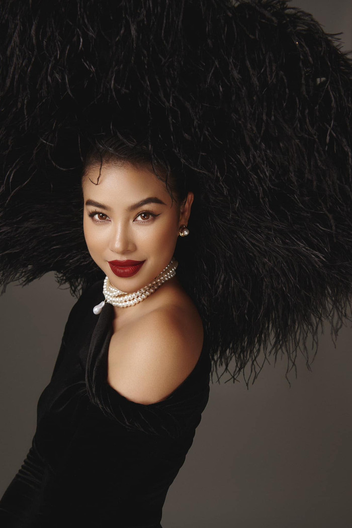 Rời xa showbiz đã lâu và chọn cho mình lối đi riêng, mỹ nhân gốc Hải Phòng giờ đã yên bề gia thất bên gia đình nhỏ. Tại xứ sở cờ Hoa, cô luôn khoe những bức ảnh tự tay trồng hoa, trang trí nhà cửa khiến fan thích thú. 