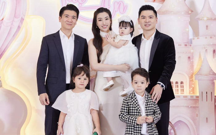 Anh chồng Đỗ Mỹ Linh đăng ảnh trong tiệc sinh nhật tròn 1 tuổi của cháu gái.