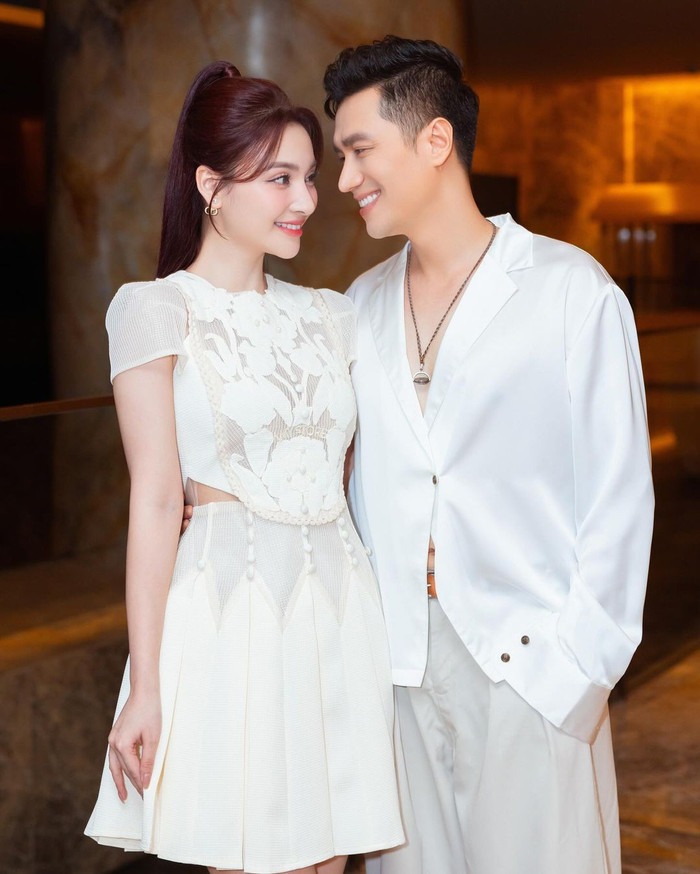 Trong phim, Bích Thủy thủ vai Yên - cô trưởng phòng hiện đại, xinh đẹp, lịch thiệp có mối quan hệ mập mờ với Vinh (Việt Anh thủ vai). Cả hai được nhận xét vô cùng đẹp đôi khi đóng cặp cùng nhau. 