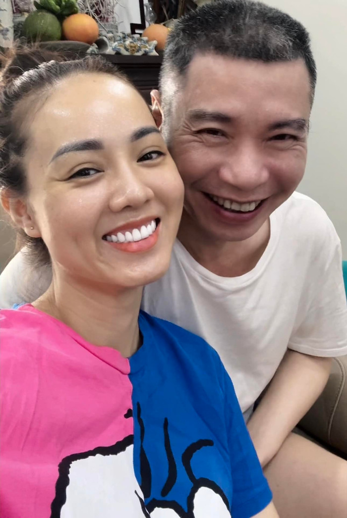 Bà xã là người đồng hành cùng anh trong hành trình chữa bệnh.