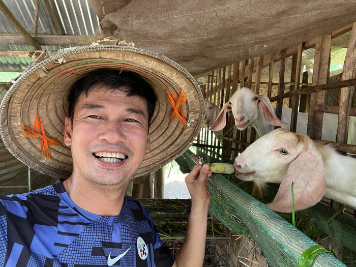 Nam diễn viên nổi tiếng bỏ vợ về quê sống ẩn dật, cắm câu làm vườn như nông dân Ảnh 3