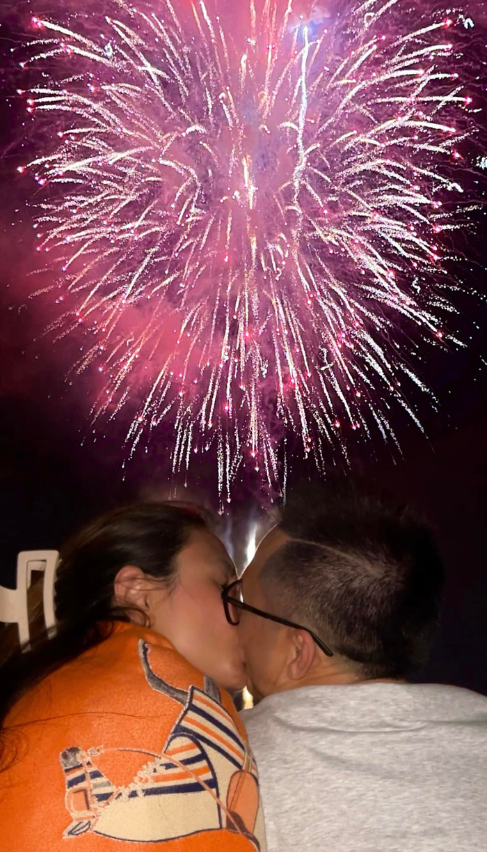 Võ Hoàng Yến có màn hôn môi chồng cực kỳ lãng mạn. Ảnh FBNV