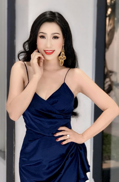Ngoài linh vực sân khấu điện ảnh, Trịnh Kim Chi còn từng hoạt động âm nhạc với tư cách thành viên nhóm Tứ Ca Ngẫu Nhiên (1999 – 2003)