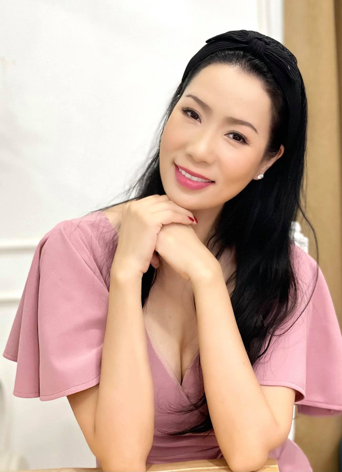 Cuộc sống hiện tại của nghệ sĩ Trịnh Kim Chi đang viên mãn, hạnh phúc bên chồng con trong một căn biệt thự khang trang.