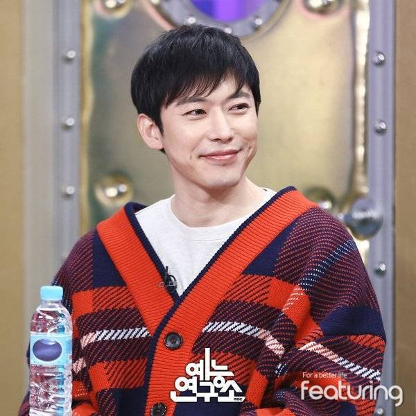 Song Hye Kyo từng thân mật với một mỹ nam nổi tiếng khi mới 17 tuổi, nhan sắc 'bạn trai' gây sốt Ảnh 3