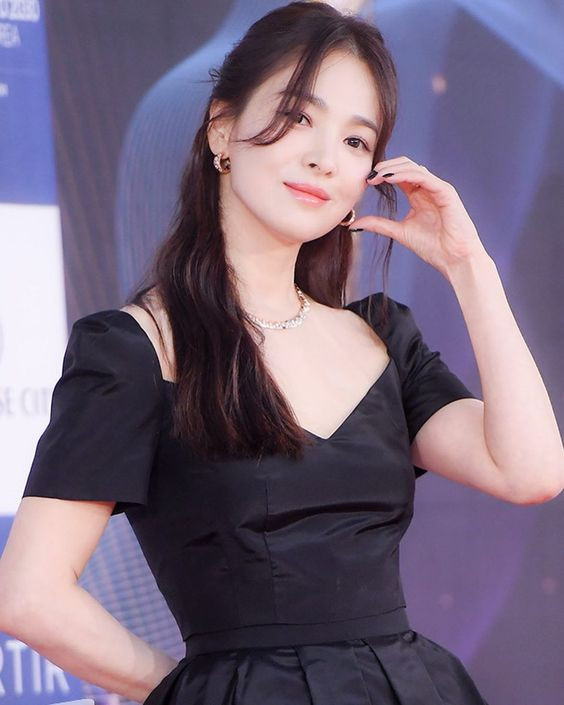 Song Hye Kyo từng thân mật với một mỹ nam nổi tiếng khi mới 17 tuổi, nhan sắc 'bạn trai' gây sốt Ảnh 4