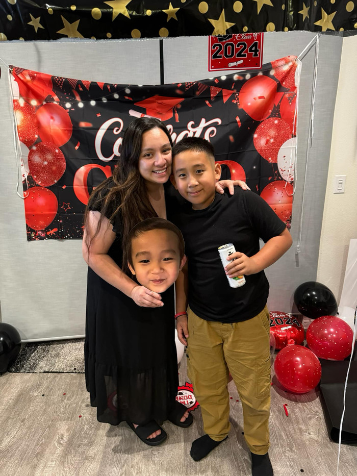 Nathan may mắn hơn 2 em của mình vì có nhiều kỷ niệm với bà ngoại Phi Nhung.