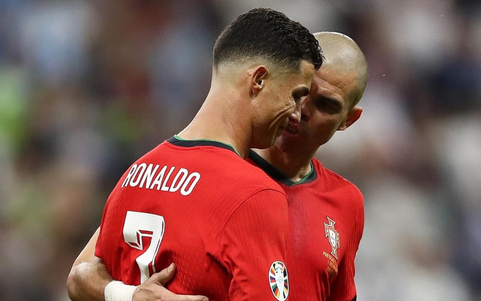 Ronaldo chia tay EURO 2024 mà không biết ghi bàn Ảnh 2