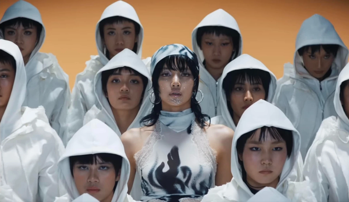 Lisa làm gì giữa cáo buộc đạo nhái? Ảnh 2