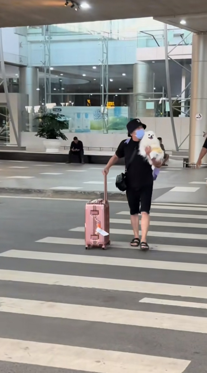 Mai Sơn ra sân bay đón vợ cũ khi cô lên Đà Lạt.