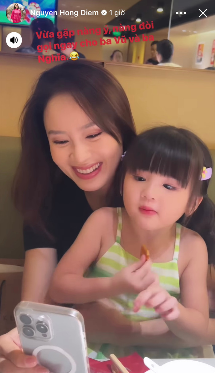 Hồng Diễm khoe khoảnh khắc cô con gái màn ảnh đáng yêu đòi bố
