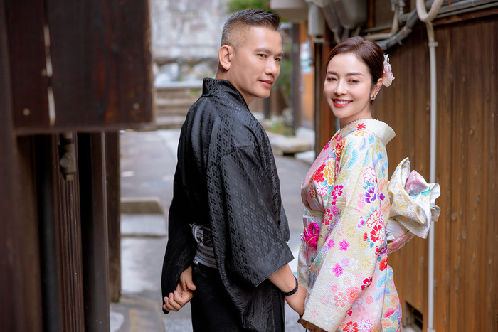 Cặp đôi thường xuyên đi hâm nóng tình cảm với những chuyến du lịch đắt đỏ.