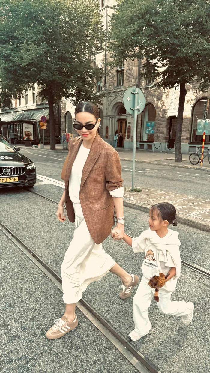 Hồ Ngọc Hà được Kim Lý gọi là 'Nữ hoàng', còn con gái Lisa là 'công chúa'.