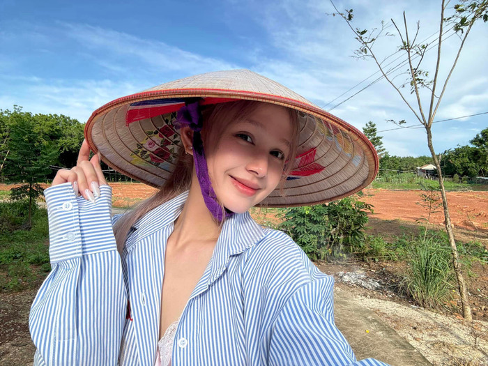 Trước đó Xoài Non dành một thời gian ngắn về quê để nghỉ ngơi, tận hưởng cuộc sống. Ảnh: FBNV