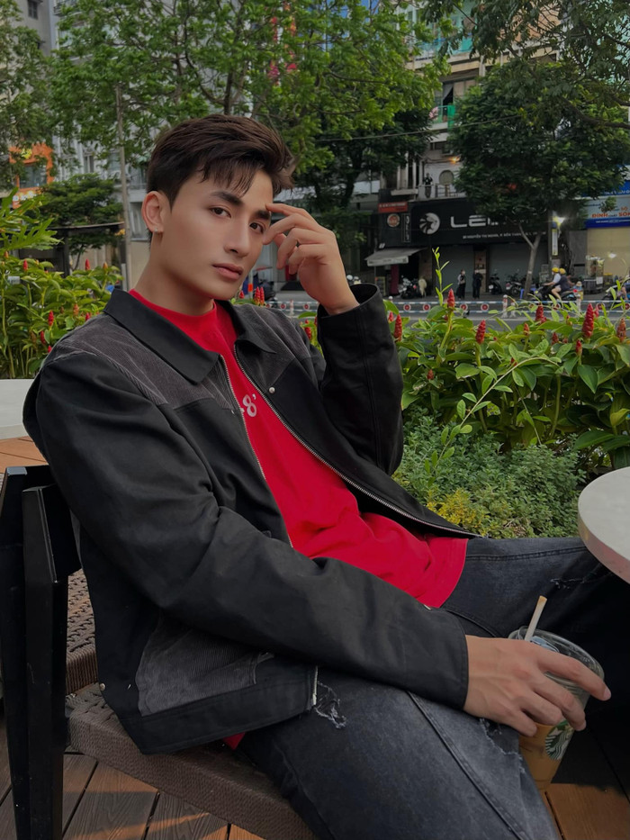 Nhan sắc chuẩn hot boy của 'tình trẻ' Lâm Khánh Chi. Ảnh FBNV