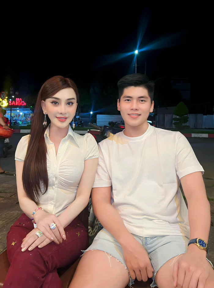Lâm Khánh Chi từng khóc hết nước mắt khi nói lời 'chia tay' trợ lý trẻ điển trai. Ảnh FBNV