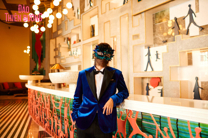 Hà An Huy lạnh lùng sau lớp mặt nạ.