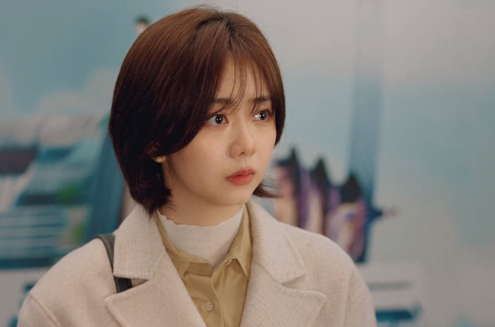 Trang Sohu còn lên bài chỉ ra sự mệt mỏi, xuống sắc của Đàm Tùng Vận trong phim. Người viết bài cho biết, dù nữ diễn viên có trang điểm cẩn thận tới đâu cũng không giấu được độ tuổi 34 của mình, điều đó khiến cho nhân vật thiếu đi sự nhanh nhẹn được miêu tả trong nguyên tác. 