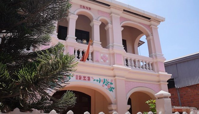 Con số 1449 bí ẩn trên tầng 2