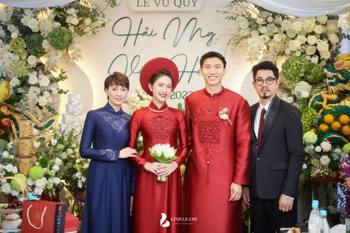 Trong khoảng thời gian Doãn Hải My làm đám cưới với Đoàn Văn Hậu, bố mẹ người đẹp từng nhiều lần gây sốt cõi mạng bởi diện mạo trẻ trung, nổi bật. Ảnh: FBNV