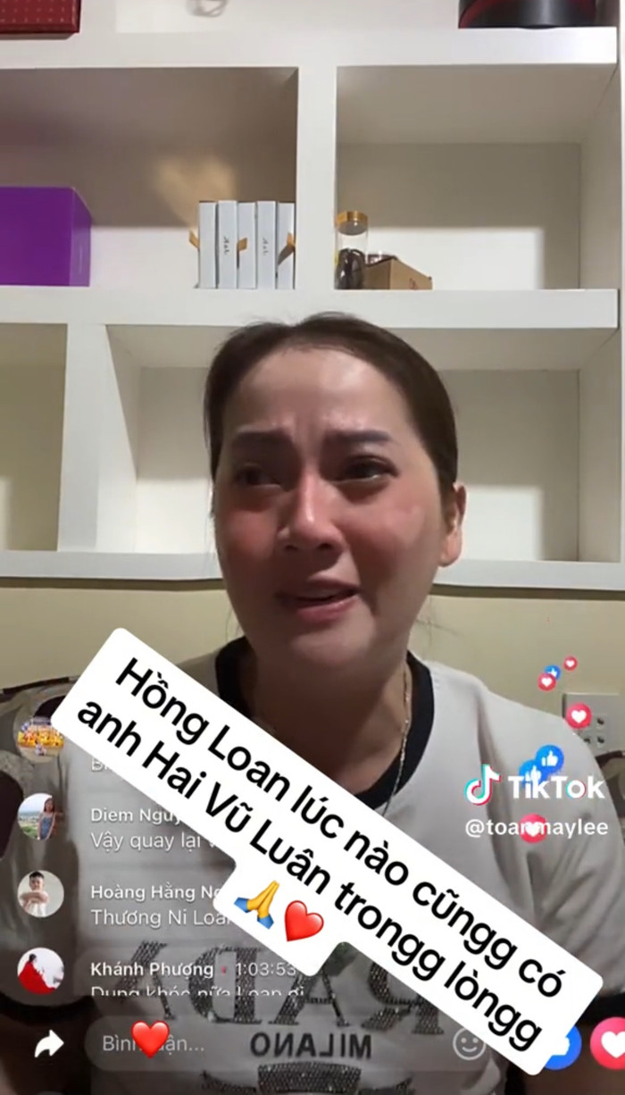 Hồng Loan trên một livestream mới đây.