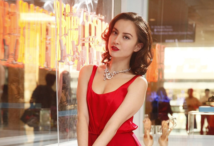 Liêu Bích Lệ chọn tiến thân bằng cách cặp kè đại gia. 