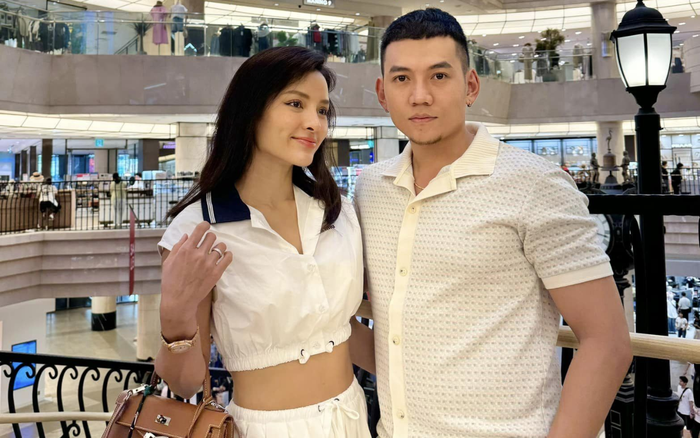 Phương Trinh Jolie luôn có Lý Bình 'tháp tùng' ở mọi lúc, mọi nơi. Ảnh: FBNV