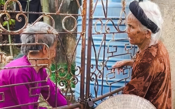 Xúc động bà cụ 99 tuổi về thăm em gái ngoài 90 đã bị lẫn và cái kết Ảnh 2