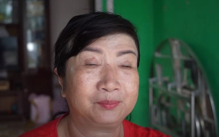 Người phụ nữ Kiên Giang có đôi mắt 50 năm không mở nhưng làm được mọi thứ Ảnh 2