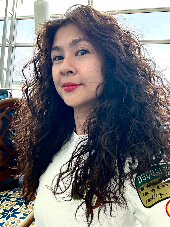 Diễn viên Kim Thư khoe diện mạo mới với kiểu tóc mì tôm. 