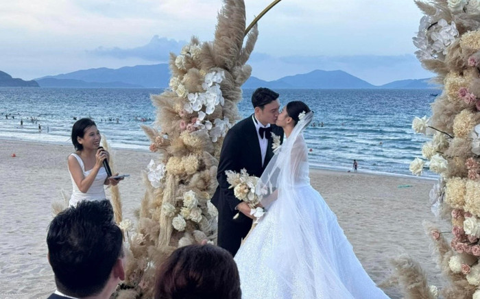 Vợ thủ môn Đặng Văn Lâm gọi đám cưới bí mật là một giấc mơ ngọt ngào Ảnh 2