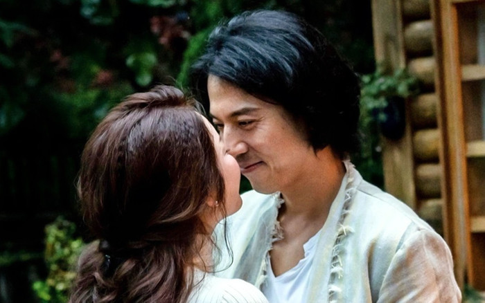 Nam diễn viên bị đuổi khỏi showbiz, qua Việt Nam đóng phim: Giờ sống sướng với 400 tỷ Ảnh 2