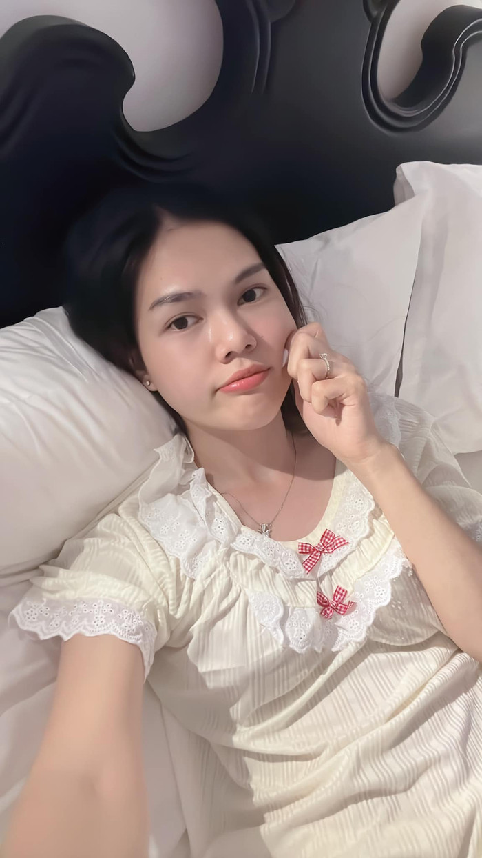 Ngọc Trinh xác nhận có bầu sau hơn ba tháng kết hôn. Theo chia sẻ, cô đang tận hưởng tháng ngày chuẩn bị lên chức mẹ bỉm sữa trong niềm vui và hạnh phúc.  