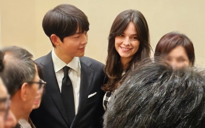 Song Joong Ki báo tin trọng đại với vợ Tây ở tuổi 38 Ảnh 2