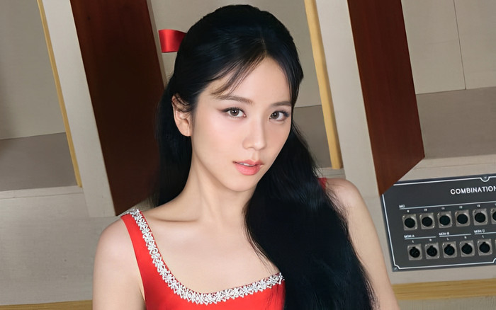 Jisoo BLACKPINK cảm động khoe quà giá trị từ người thương, fan mừng thay thần tượng Ảnh 2