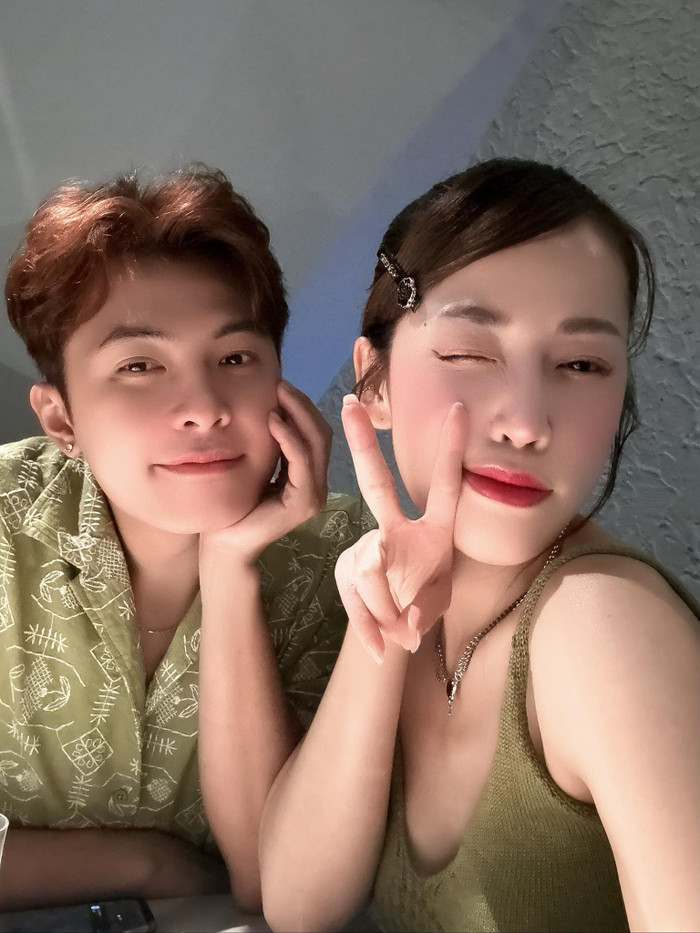 Cả hai dành thời gian tận hưởng cuộc sống 'vợ chồng son' sau đám cưới.