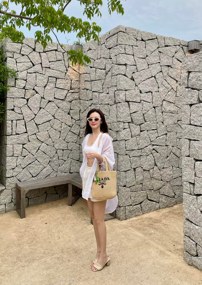 Midu xả ảnh đi du lịch tại Nha Trang sau khi tổ chức siêu hôn lễ.