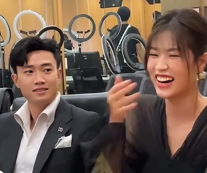 Quốc Trường đứng hình ít giây khi được 'mẹ' Hoa hậu Đoàn Thiên Ân gả con gái.