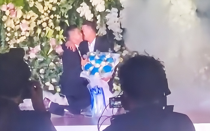 Sao nam Vbiz được bạn trai quỳ gối cầu hôn sau nhiều năm bên nhau Ảnh 2