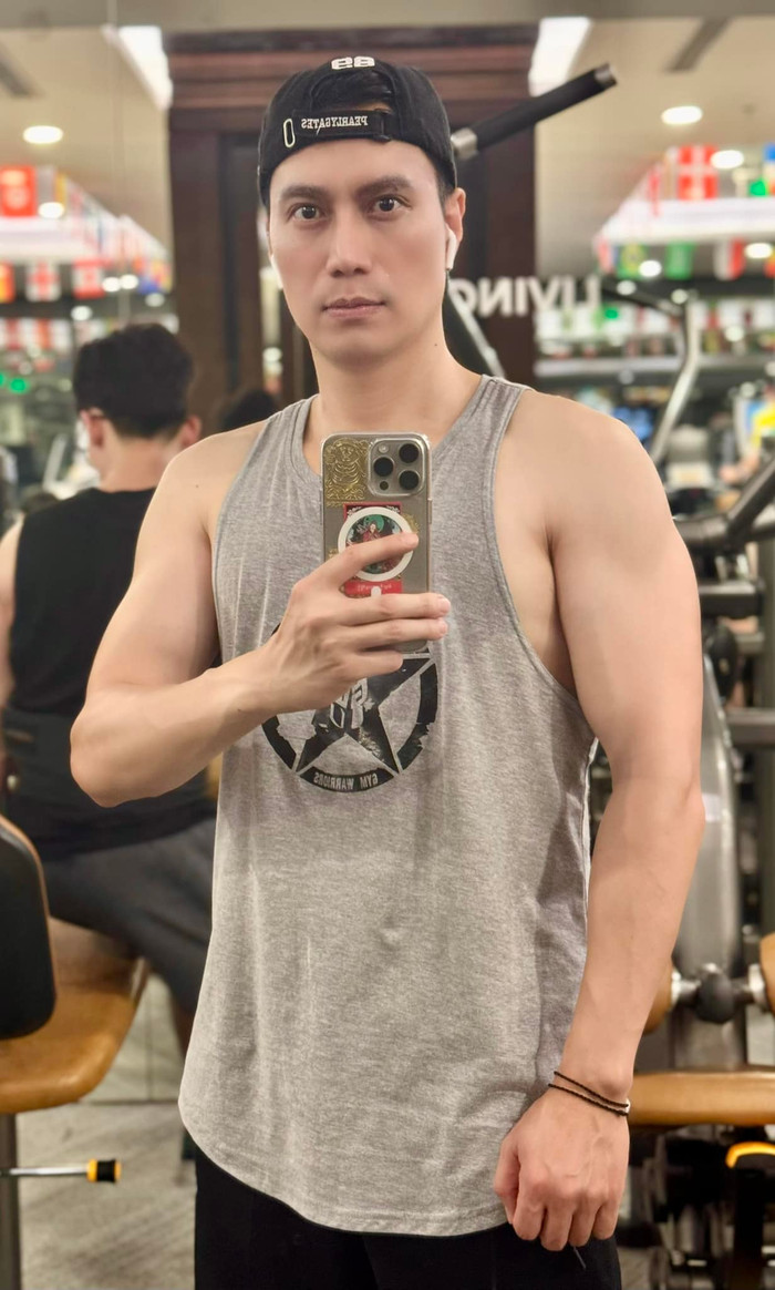 Việt Anh tiết lộ thời gian này anh đang trong quá trình tập luyện nghiêm ngặt.