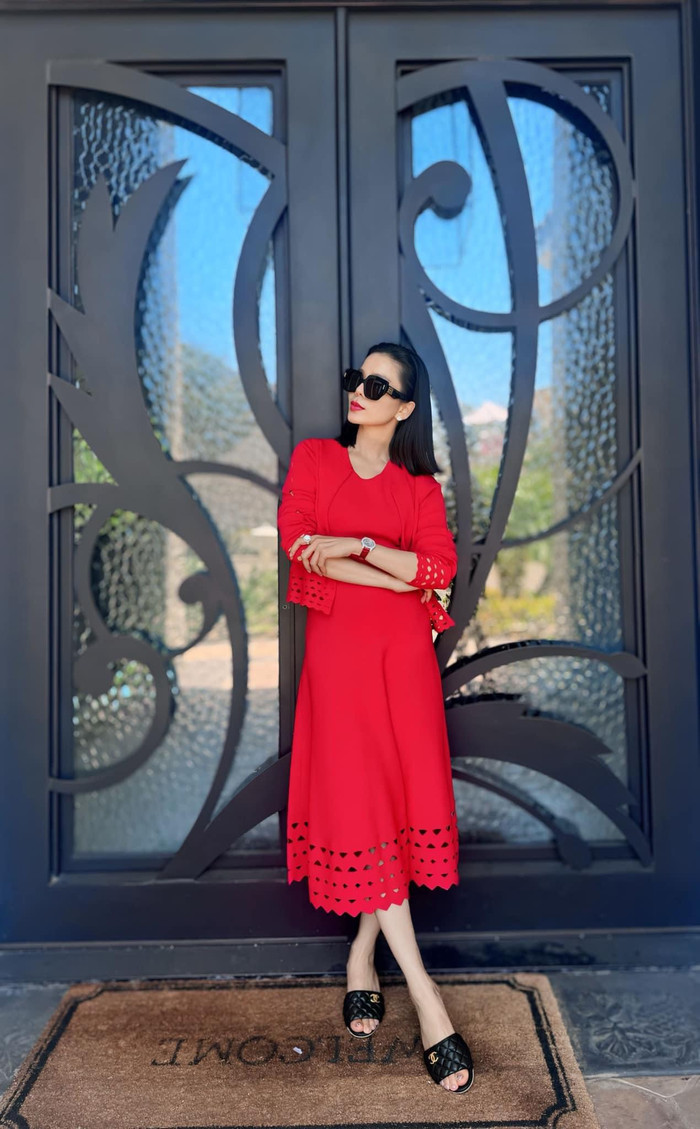 Lệ Quyên chăm chỉ tập luyện thể dục giữ dáng.