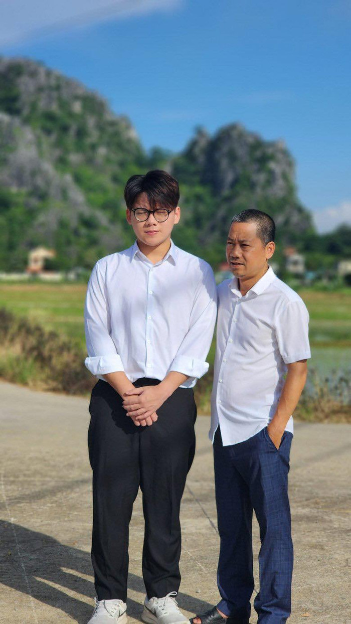 Cậu con trai đẹp trai của 'Thiên Lôi' Trần Bình Trọng