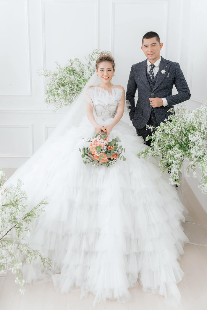 Nhiều người chúc mừng khi Lương Bằng Quang và Ngân 98 khoe bộ ảnh như ảnh cưới. 