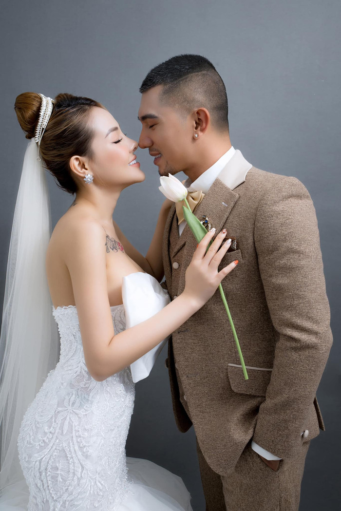 Nhiều người đoán rằng Ngân 98 đang mang thai con đầu lòng nhưng cô vẫn chưa lên tiếng về chuyện này. 