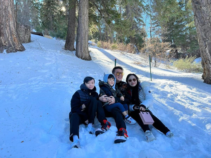 Nam ca sĩ còn có 2 con nuôi, hết lòng yêu thương các con như con ruột.