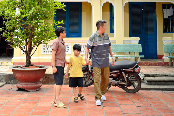 Đàm Vĩnh Hưng vào vai ông bố 2 con trong MV mới nhất. Bé Polo cũng tham gia trong sản phẩm âm nhạc này.&nbsp;