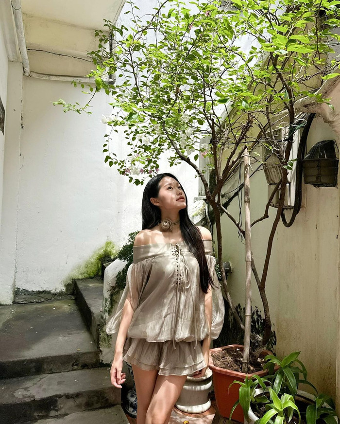 Kể từ khi hạ sinh quý tử đầu lòng, cuộc sống của vợ Đoàn Văn Hậu có nhiều thay đổi đáng kể. Ngoài chu trình chăm dưỡng dung nhan, gu ăn vận thường nhật của người đẹp cũng rẽ sang hướng khác.  